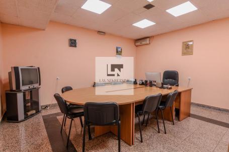 Izdaje se veći lokal sa kancelarijama na Savskom Vencu