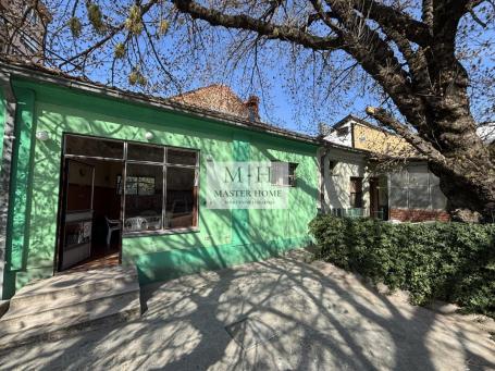 Lokal u strogom centru grada – pešačka zona, 71m² na placu od 1.2a