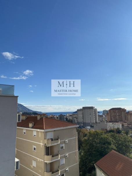 Luksuzan stan u Budvi sa panoramskim pogledom na more