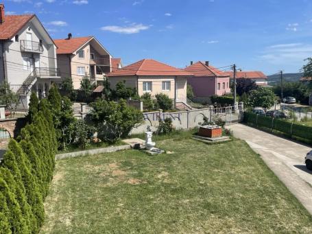 Kuća | Kumodraž | Tri posebna stana