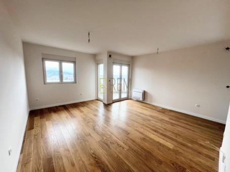Prodajemo- dvosoban stan 71 m² sa garažom, Central Point