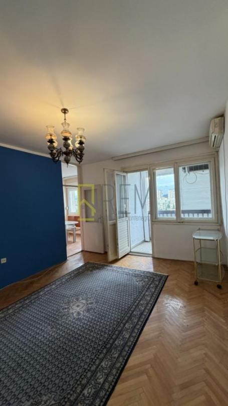 Prodajemo- komforan trosoban 89m2 stan u ulici Bracana Bracanovica