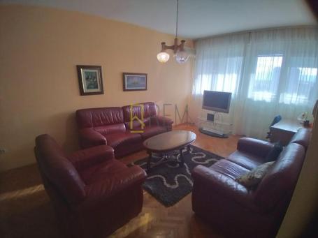 Prodajemo- trosoban stan povrsine 108 m2 na Tuskom putu