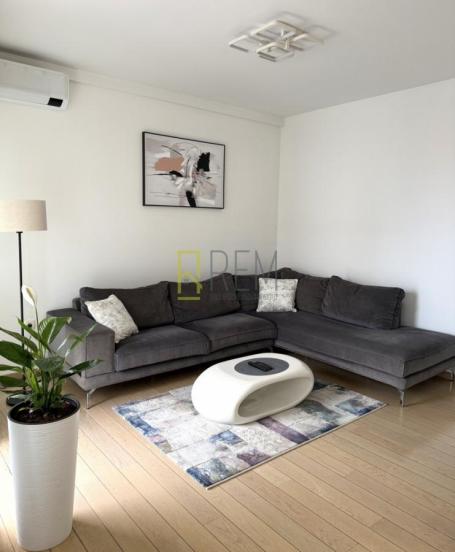Prodajemo- lux opremljen trosoban stan 72m2 u Podgorici – City Kvart