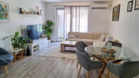 Prodajemo- dvosoban stan 72m2 kod Gintasa