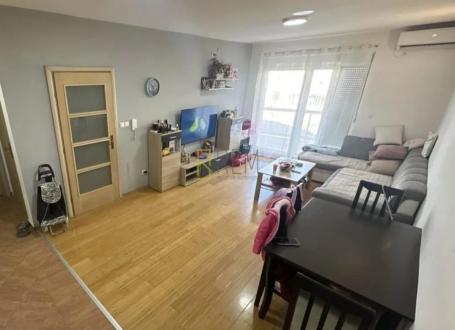 Prodajemo- namješten dvosoban stan 63m² na Starom Aerodromu