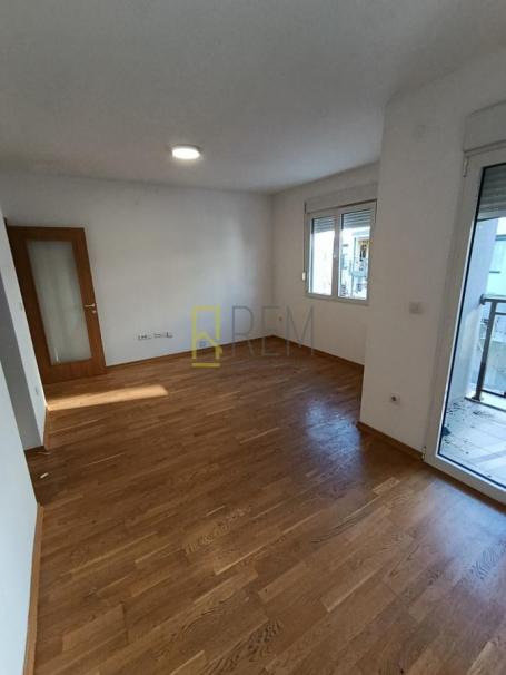Prodajemo- jednosoban nenamjesten stan površine 43 m2 u Bloku 9