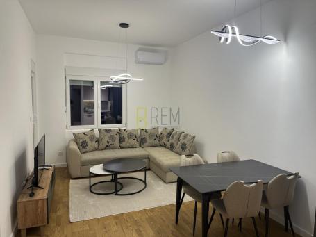 Prodajemo- nov jednosoban kompletno namješten stan površine 39 m2, River bank