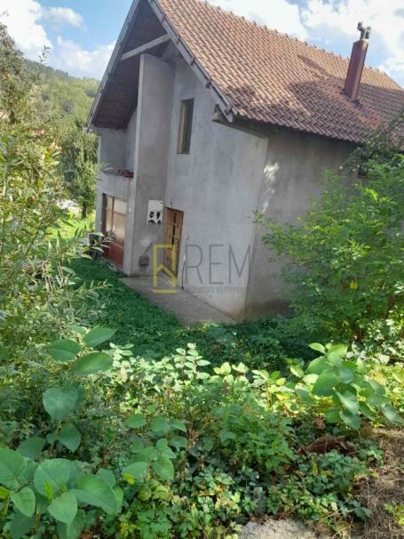 Prodaja- kuca u centru Kolasina od 120m2 sa placem od 220m2