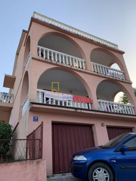 Prodaja – kuca 130 m2 na placu od 500 m2 u Radoviči, Tivat