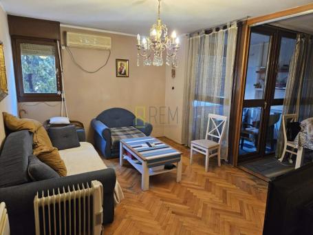 Prodajemo- trosoban stan u Bloku 5, Podgorica