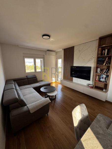 Prodajemo- namješten dvosoban stan površine 72m2, New City
