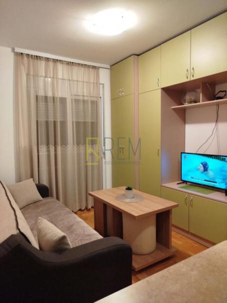 Prodajemo - kompletno opremljenu garsonjeru 19m2, preko puta Dijece bolnice