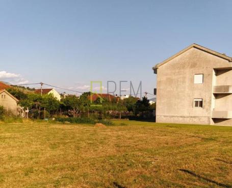 Prodaja – plac, Tolosi