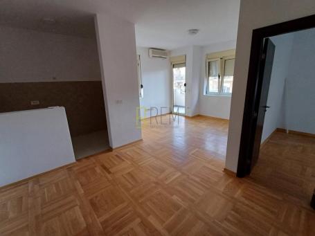 Prodajemo- jednosoban stan od 46m2 na Zabjelu, Family kvart