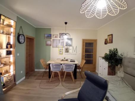 Prodajemo- dvosoban stan 70m2 kompletno renoviran, u centru Herceg Novog