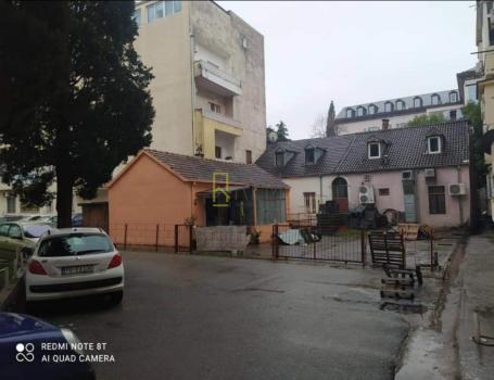 PRODAJA – Poslovni prostor u kući, u centru Podgorice