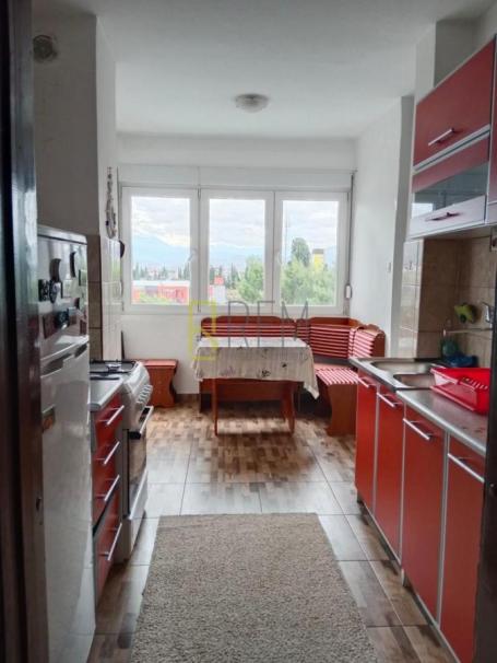 Prodajemo- jednosoban, polunamjesten stan 52 m2 na Tuskom putu