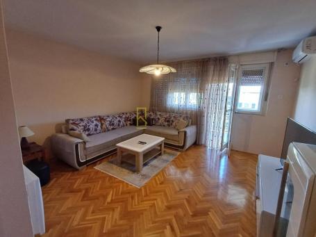 Prodajemo- dvosoban, renoviran stan 84m²- Centar, Podgorica