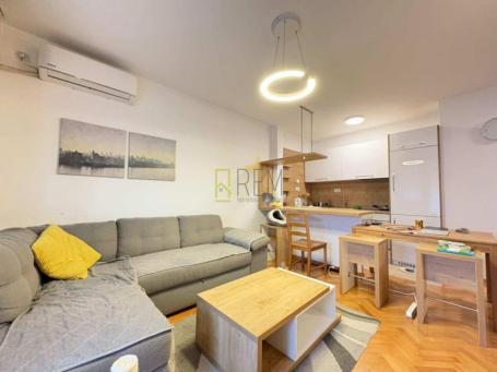 Prodajemo- jednosoban stan 38m2 Preko Morace-bul. Sv. Petra Cetinjskog