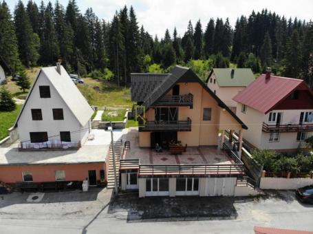 Prodaja- kuca 242m2 u centru Zabljaka