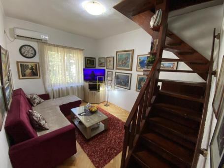 Prodajemo- namješten i renoviran dvosoban stan 43m2 + podrum od 6m2 u strogom centru Podgorice