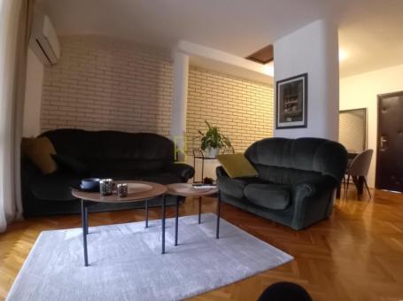 Prodajemo- kompletno renoviran i namjesten dvosoban 75m2, Centar