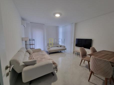 Prodajemo- nov trosoban stan, površine 95m² u naselju Rozino, Budva