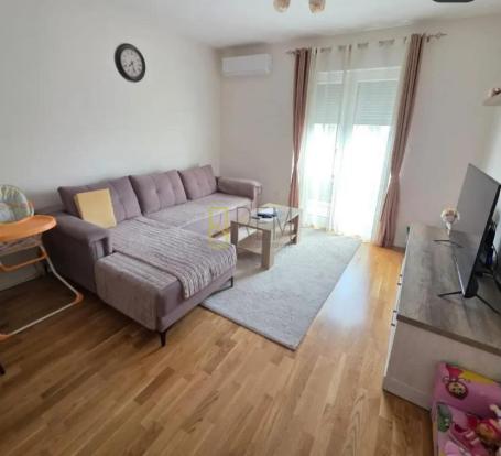 Prodajemo- namješten jednosoban stan 41m2 na Pobrežju