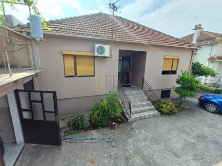 Prodaja- urbanizovan plac sa kucom u Tolosima
