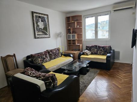 Prodajemo- jednosoban, kompletno namješten stan 42m2 u Zagoriču, u blizini MUP-a