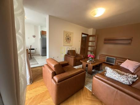 Prodajemo- jednosoban kompletno renoviran i opremljen stan 63m2, kod Alpe Bara