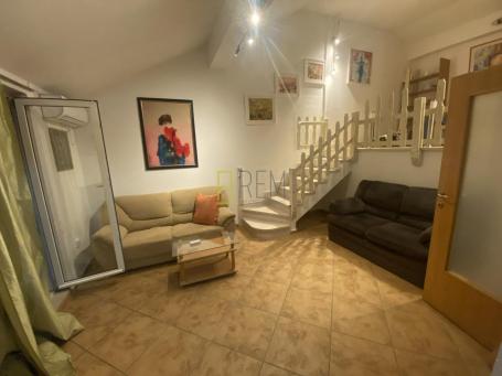 Prodajemo- trosoban dupleks stan 82m2, na Zabjelu