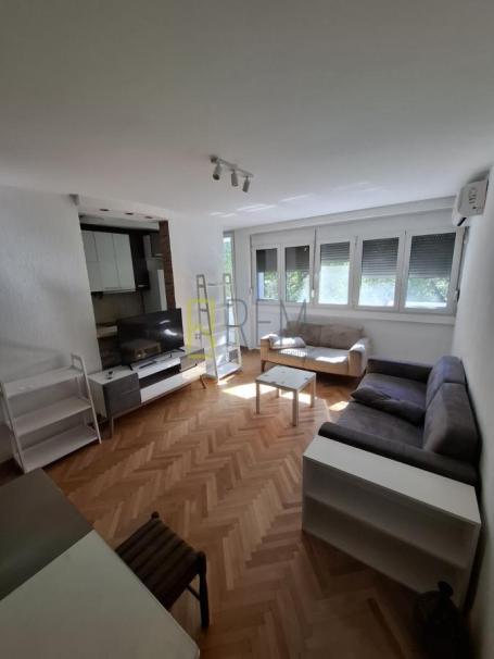 Prodajemo- dvosoban renoviran stan površine 71m² na Zabjelu