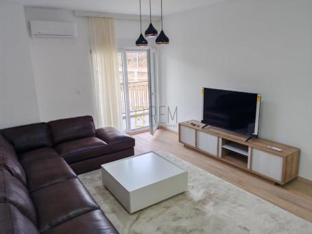 Prodajemo- dvosoban, luksuzno opremljen stan površine 79 m², kod Vezirovog mosta