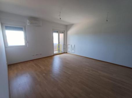 Prodajemo- dvosoban stan 73m2 na Pobrezju