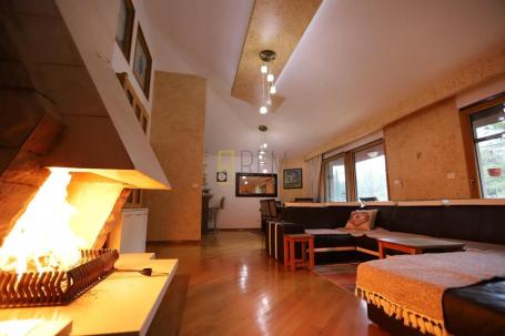 Prodajemo- penthouse površine 136 m², Centar, Podgorica