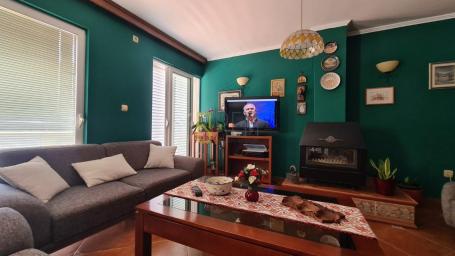 PRODAJA – OPREMLJEN TROSOBAN DUPLEKS APARTMAN, GOSPOŠTINA – BUDVA