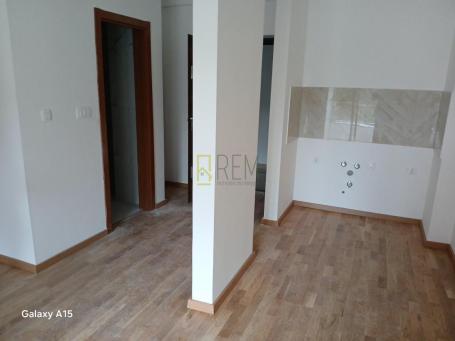 Prodajemo- novu odmah useljiivu garsonjeru od 31,5m2, Bečići