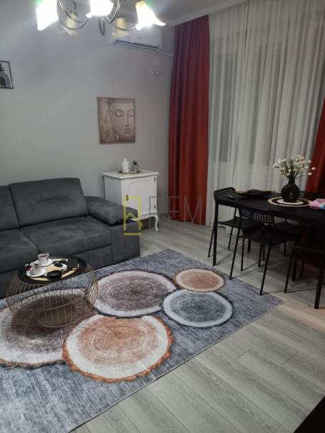 Prodajemo- namješten i renoviran jednosoban stan 55m2 u centru Podgorice