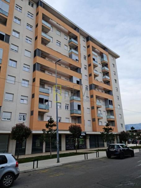 Izdavanje- nenamjesten jednosoban stan, City kej