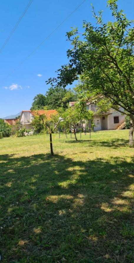 Prodajemo kuću 220 m2 i pomocni objekat 21m2 u Martinići, Danilovgrad