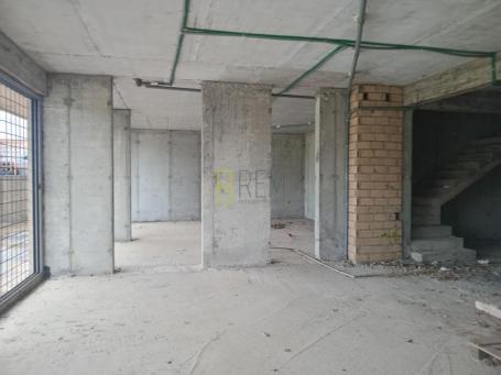 Prodajemo- poslovni prostor površine 312m2, kod Krivog mosta