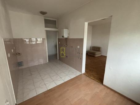 Prodaja- jednosoban stan 47m2 u zgradi Baston