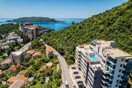 NA PRODAJU – TROSOBAN STAN SA KROVNOM TERASOM I PARKING MJESTOM, BUDVA-BORETI