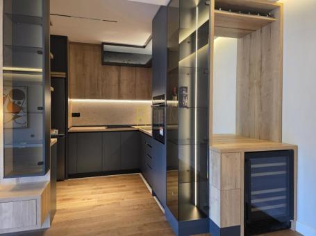 Izdavanje – Luksuzan penthouse Preko Morače – Dalmatinska ulica, preko puta Hrama
