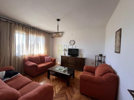 Izdaje se - Dvosoban stan u kući sa zasebnim ulazom i dvorištem - Zagorič, Podgorica