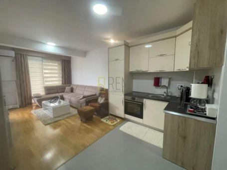PRODAJA – Nov dvosoban namješten stan, Ulcinj – Centar