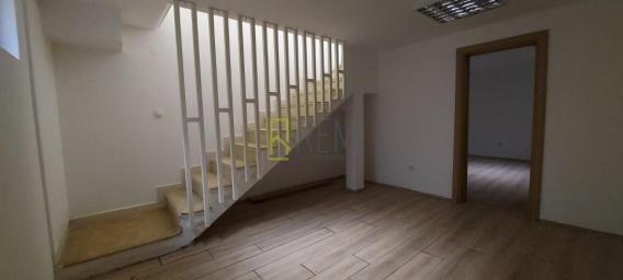 Prodaja - poslovni prostor 64m2, u zgradi Lepe Kate