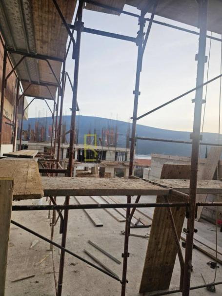 Na prodaju – Jednosoban stan u izgradnji u Đenovićima – Mattone, sa bazenom!